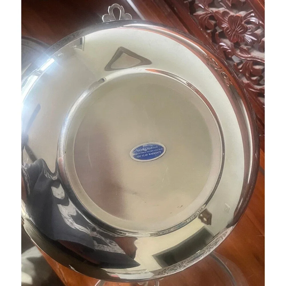 Vintage Reed and Barton, silver plated 2 QT Casserole Dish W/ PYREX glass insert